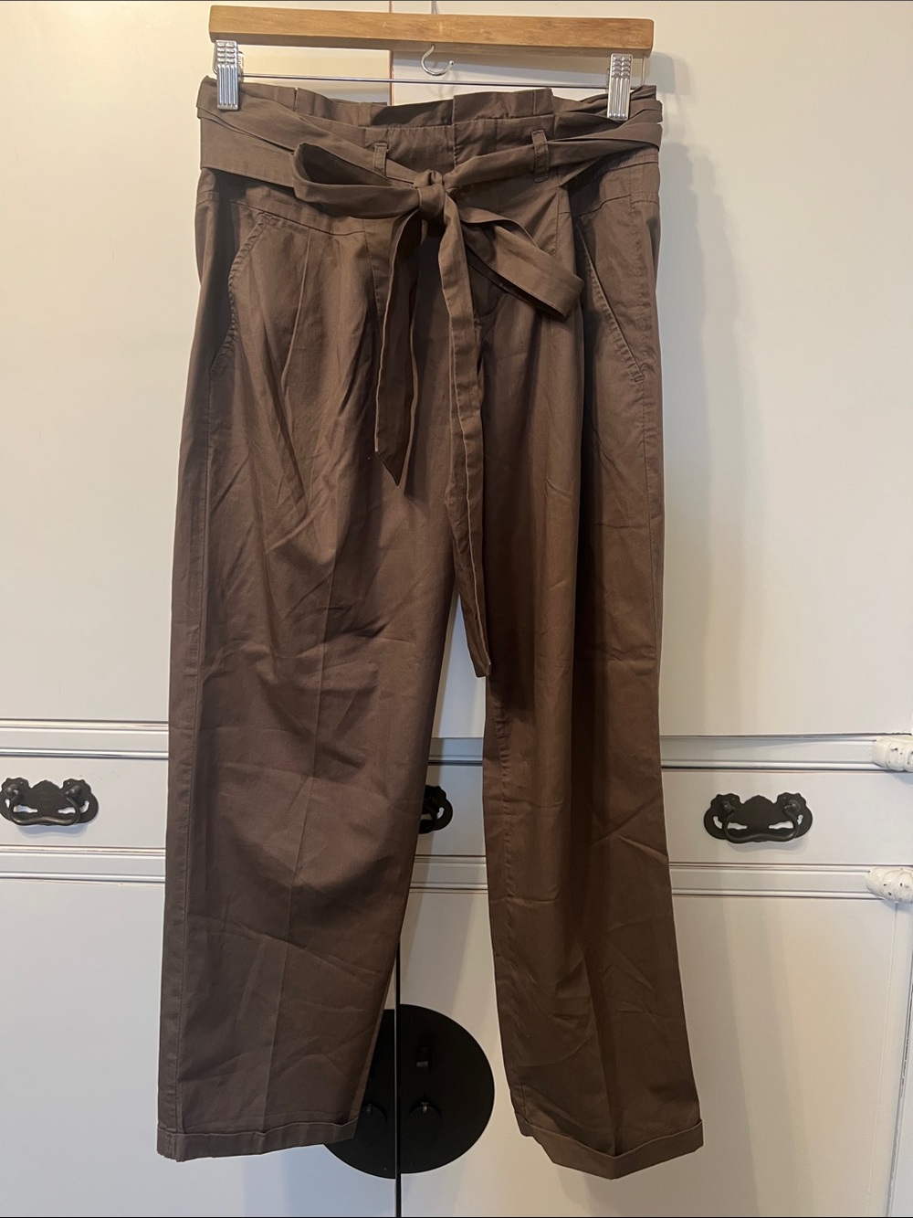 Anthropologie. Cartonnier olive paper bag pants